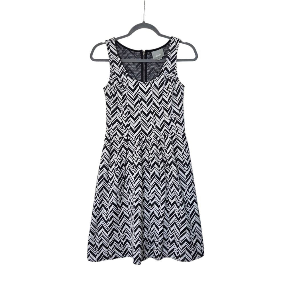 Maeve Anthropologie Navy White Caldera Chevron Fit & Flare Mini Dress Size Small